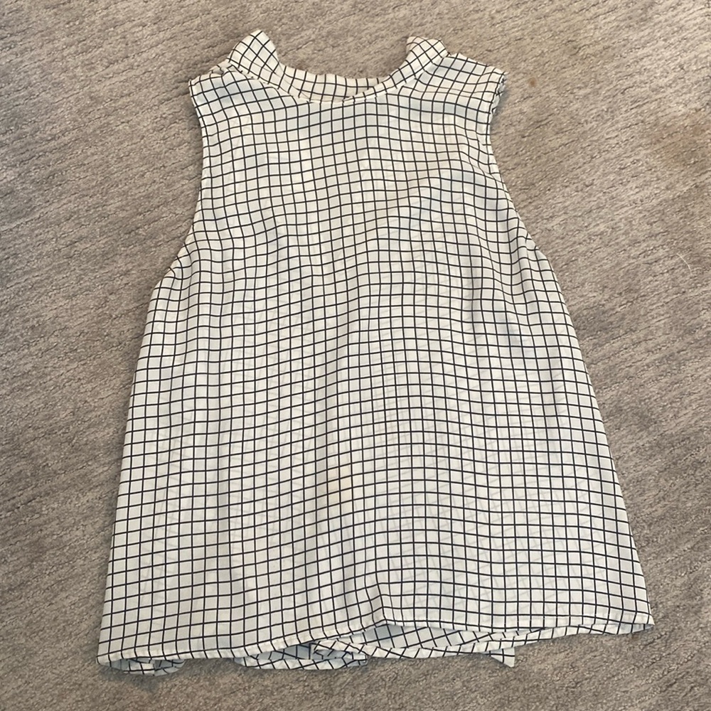 Black and white BB Dakota top with tie back
